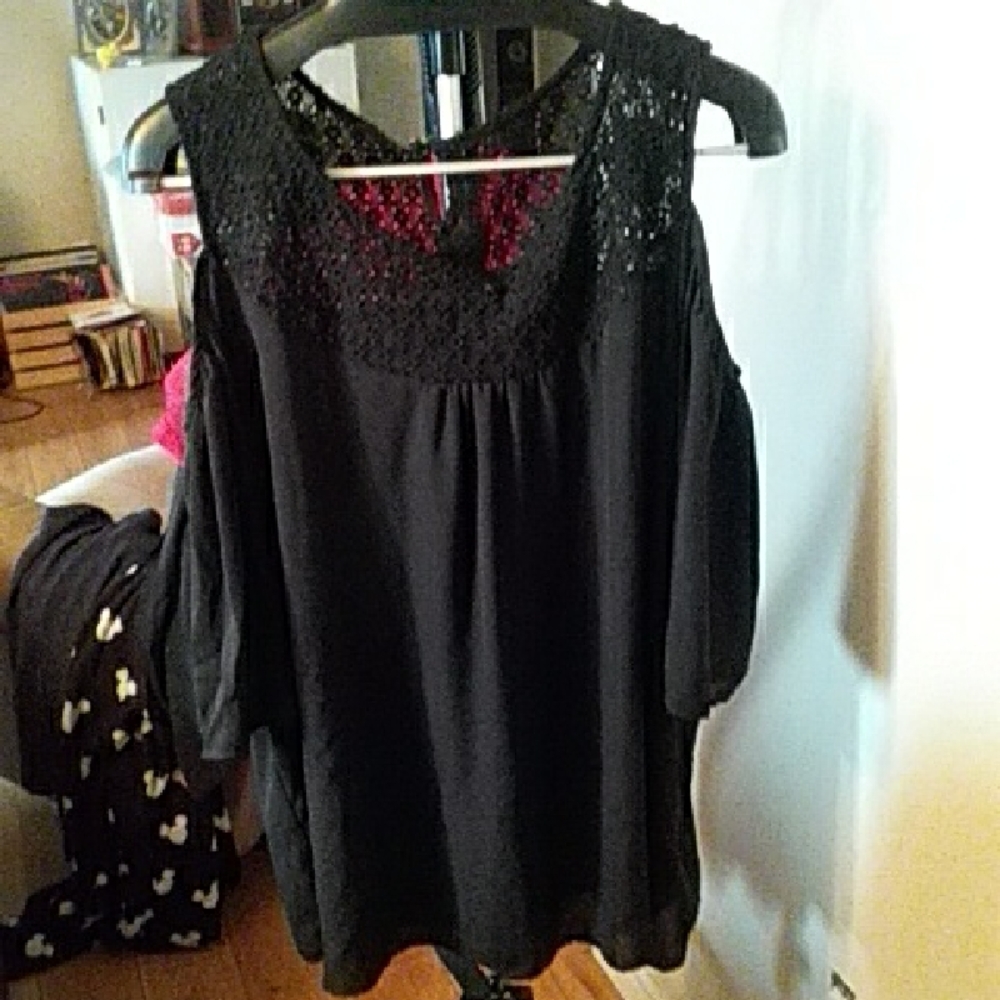 Black Lace Women's Cold Shoulder Top 2X